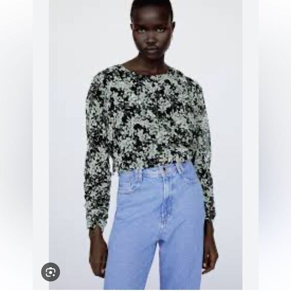 Zara black printed crop top with ruched sleeves - Picture 2 of 5